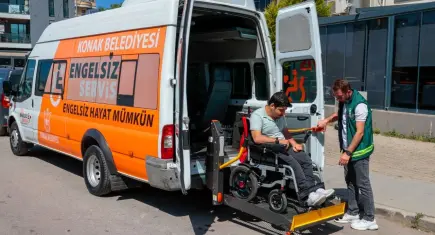 Konak’ta Engelsiz Servis hayatı kolaylaştırıyor