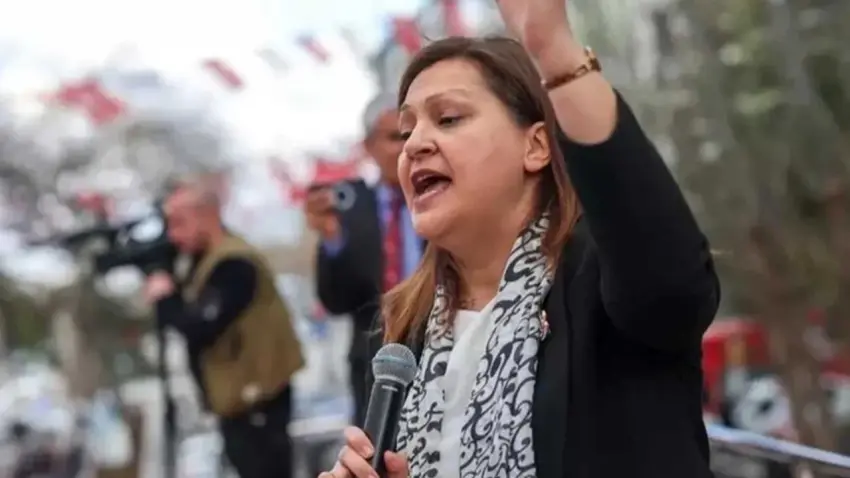 Burcu Köksal sessizliğini bozdu:Beni partiden kovdular haberinin görseli