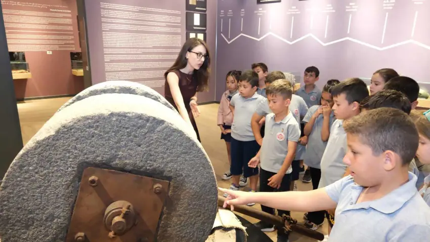 Dikili’de minik öğrenciler tarihle buluştu haberinin görseli