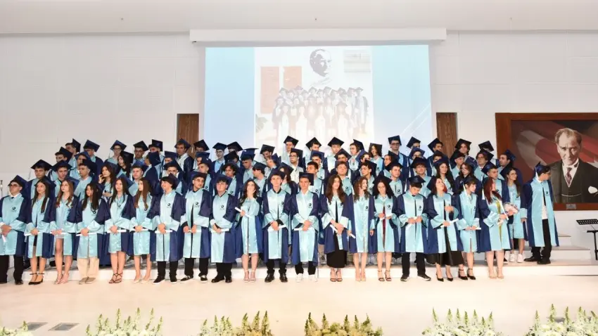 Özel İAOSB Nedim Uysal MTAL’de öğrenciler diplomalarını aldı haberinin görseli