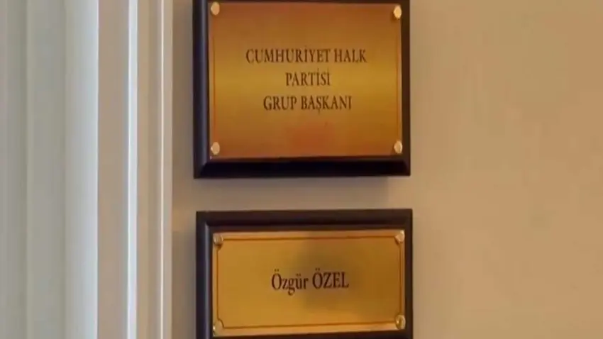 Özel’in TBMM’deki tabelası değişti: Artık 'Grup Başkanı' haberinin görseli