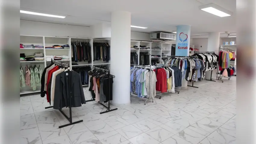 Konak Giysi Market’ten ihtiyaç sahiplerine bayram desteği