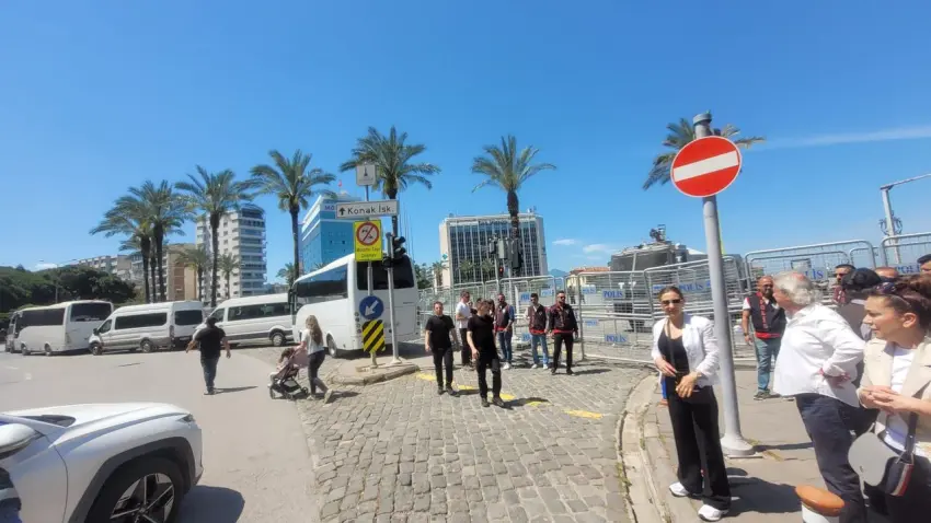 Özel’in İzmir mitingine barikat engeli haberinin görseli