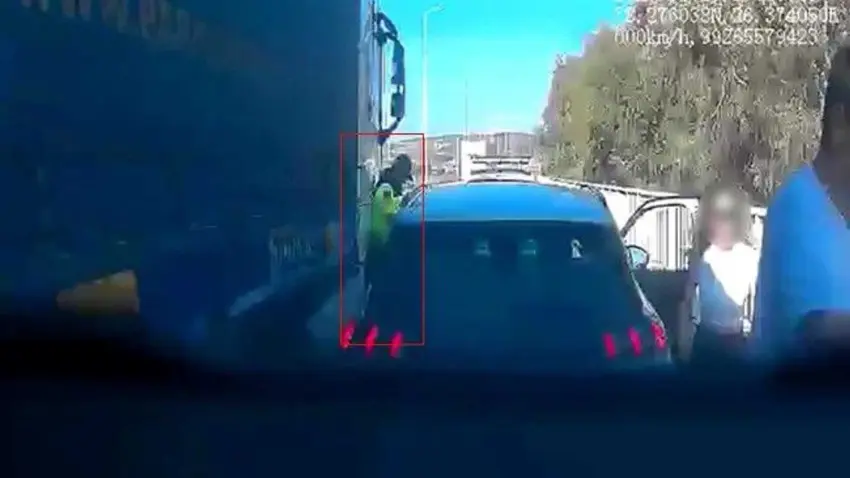 Çeşme'de Jandarmaya çarpan Tır sürücüsü hakkında karar haberinin görseli