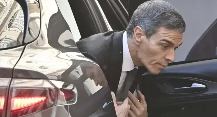 İspanya’da iktidar partisine polis baskını
