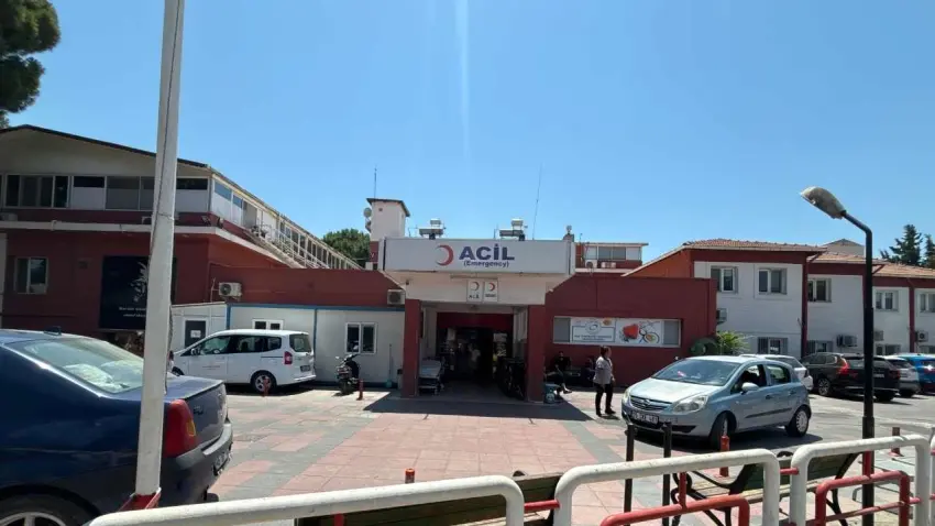 İzmir'de yolcu treninin çarptığı bir kişi yaralandı