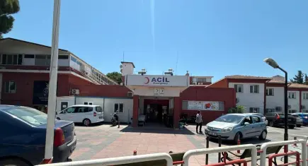 İzmir'de yolcu treninin çarptığı bir kişi yaralandı