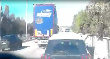 İzmir haber: Uzman Çavuş'a otoyolda TIR çarptı