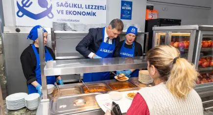 İzmir’in kent lokantaları dar gelirlinin sofrasına destek oluyor