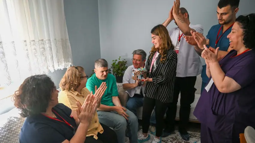 Selçuk Kosova’ya Bornova Belediyesi’nden sürpriz kutlama haberinin görseli