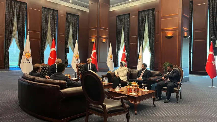 AK Parti ve CHP 3 bayram sonra yeniden bayramlaştı haberinin görseli