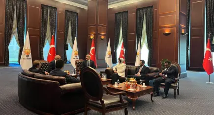 AK Parti ve CHP 3 bayram sonra yeniden bayramlaştı