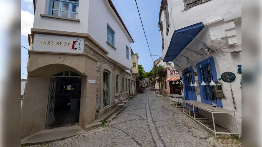 Alaçatı’nın tarihi dokusu için ortak tasarım hamlesi haberinin görseli
