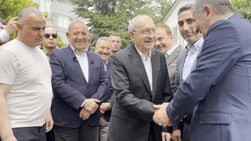 Kemal Kılıçdaroğlu partililerle bayramlaştı haberinin görseli