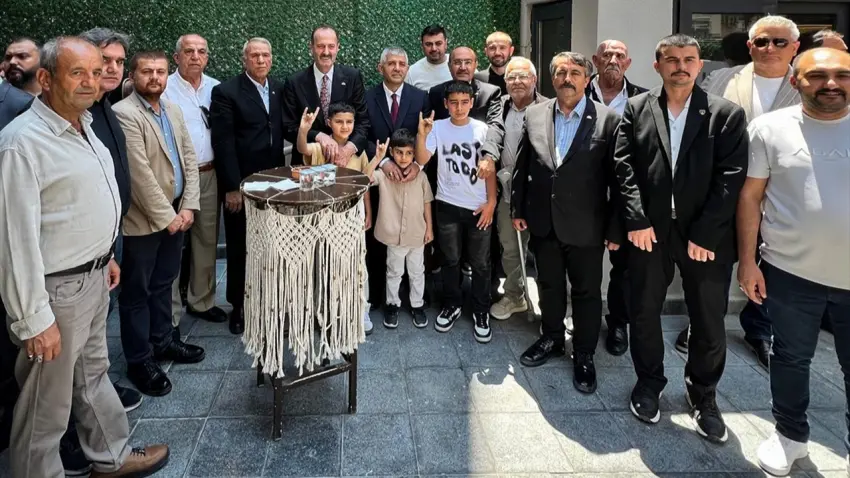 MHP İzmir, bayramlaşma programında bir araya geldi haberinin görseli