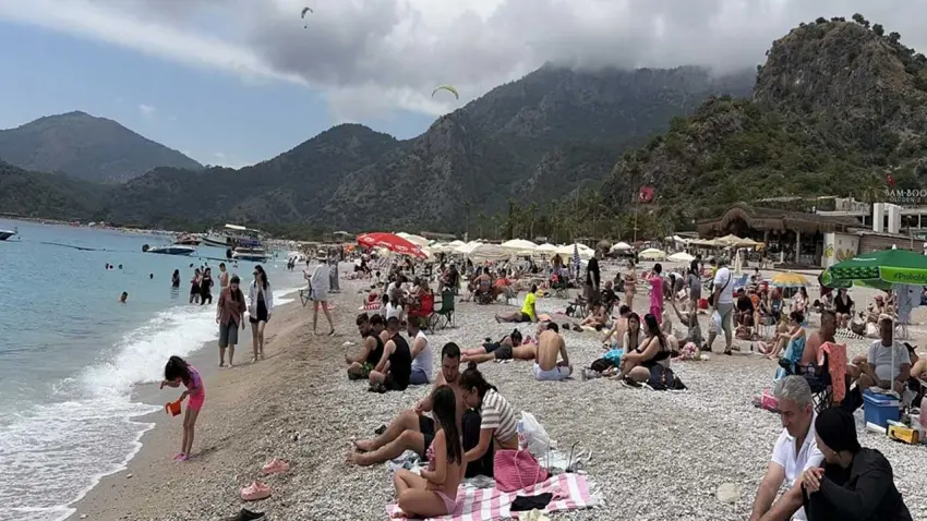 Ölüdeniz yolunda 5 kilometrelik araç kuyruğu haberinin görseli