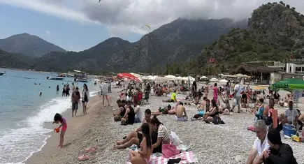 Ölüdeniz yolunda 5 kilometrelik araç kuyruğu