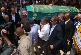 Özgür Özel, amcasını son yolculuğuna uğurladı
