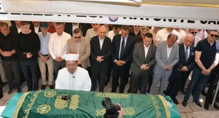 Özgür Özel amcasının cenazesine katıldı