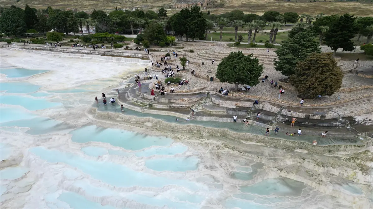 Pamukkale'de bayram yoğunluğu görseli