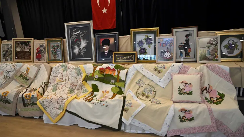 Bornova’da ‘Bir İlmek Bin Hikaye’ sergisi açıldı haberinin görseli