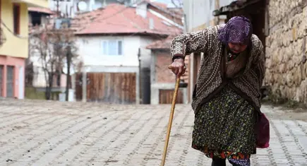 İnsan hakları aktivisti Hacer Foggo’dan yaşlı yoksulluğu eleştirisi: Derinleşiyor