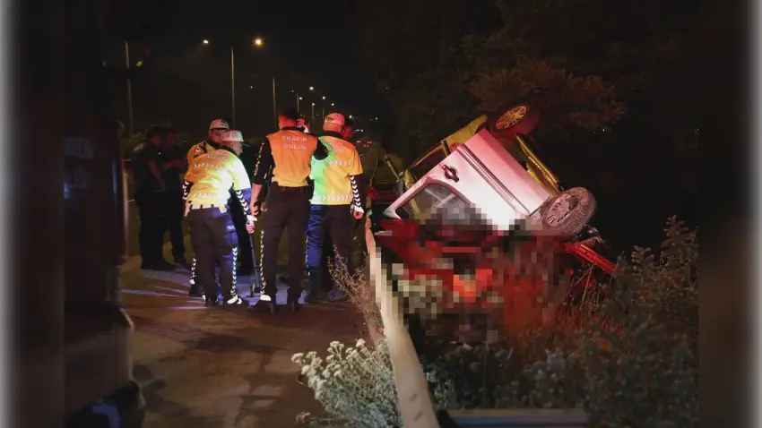 İzmir-Çeşme Otoyolu'nda iki arkadaş can verdi