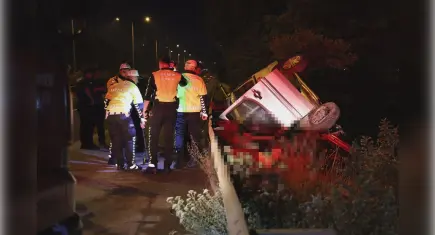 İzmir-Çeşme Otoyolu'nda iki arkadaş can verdi