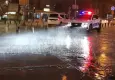 İzmir'i sağanak vurdu: Esnaf ve belediye el ele su tahliye mesaisinde