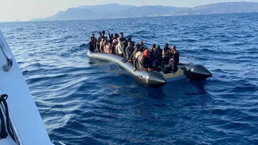 Karaburun'da 17 düzensiz göçmen kurtarıldı haberinin görseli