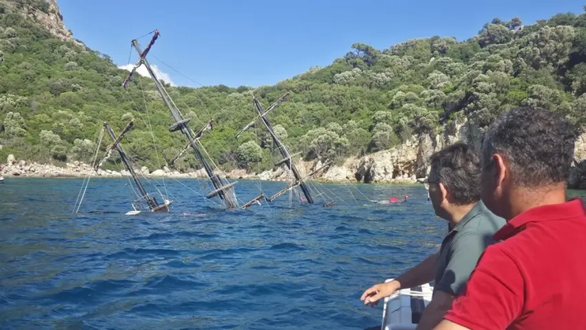 Marmaris'te günlük tur teknesi battı