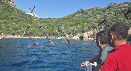 Marmaris'te günlük tur teknesi battı