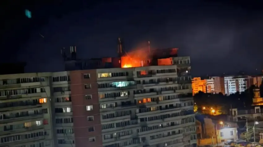Romanya’da apartmana İHA düştü: 2 kişi yaralandı haberinin görseli