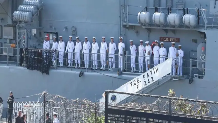 TCG Fatih, Sarayburnu Limanı'nda ziyarete açıldı