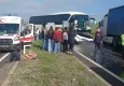 Tur otobüsü refüje çarpıp karşı şeride geçti: 16 yaralı