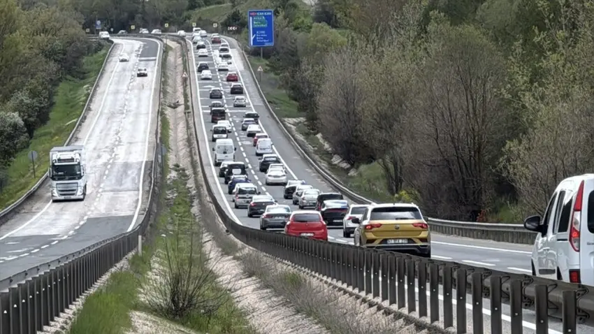 Yollarda bayram tatilinden dönüş yoğunluğu başladı