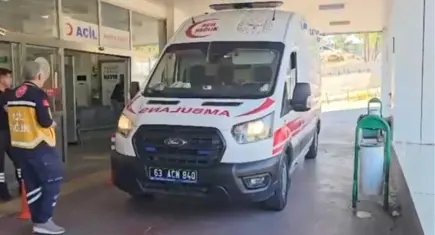 Bahçesinde gördüğü yılanı vurmak isterken av tüfeği ile 5 kişiyi yaraladı