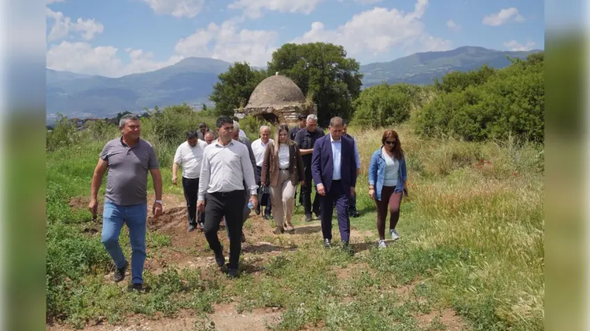 Başkan Tugay'dan Kiraz'a yol seferberliği sözü haberinin görseli