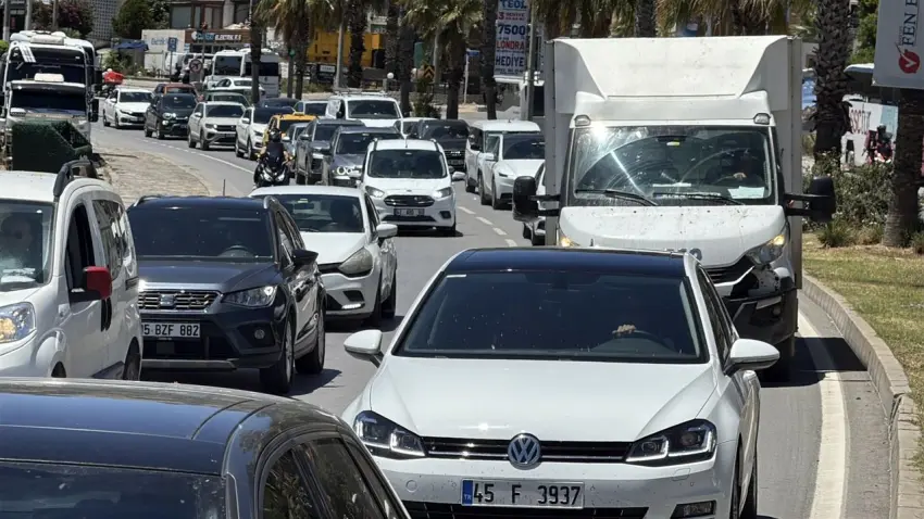 Bodrum'da erken dönüş yolculuğu başladı: 12 saatte 10 bin araç çıkış yaptı