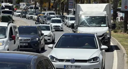 Bodrum'da erken dönüş yolculuğu başladı: 12 saatte 10 bin araç çıkış yaptı