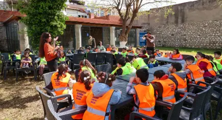 Buca’da miniklerden kütüphane ziyareti