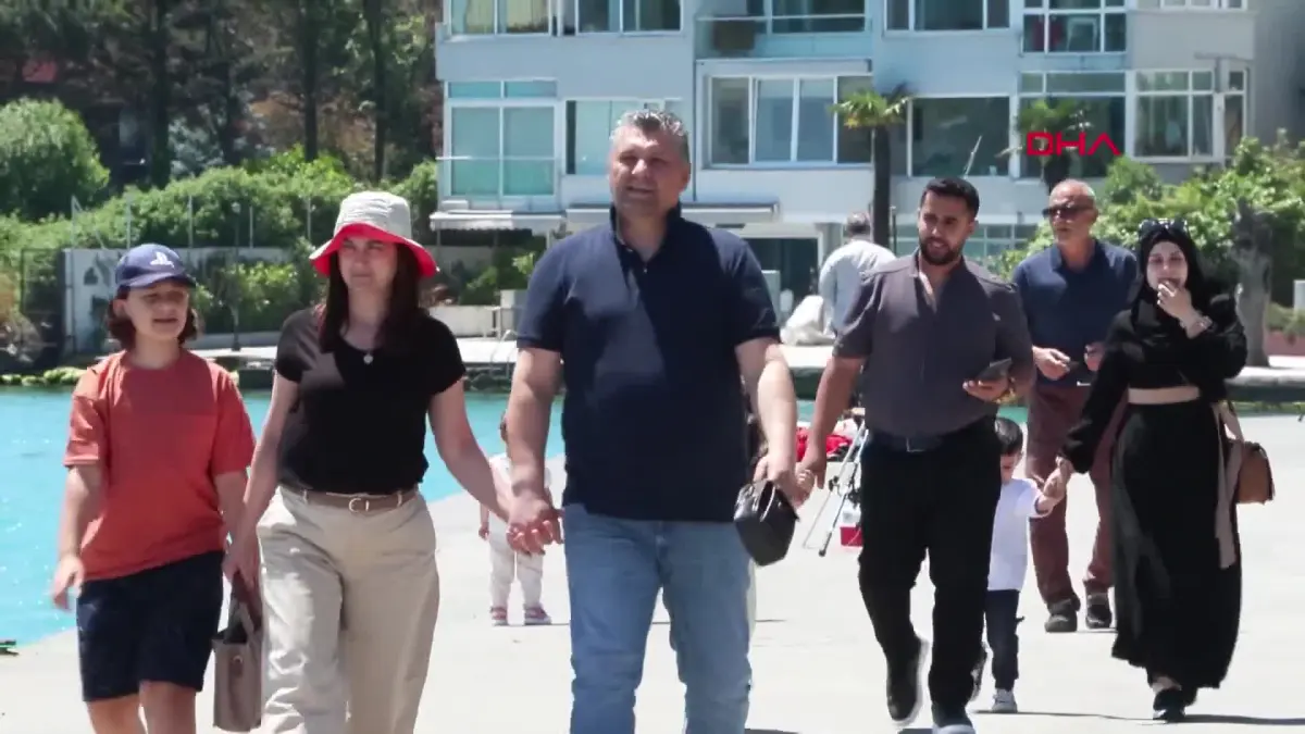 Kurban Bayramı'nın son gününde sıcak havayı fırsat bilenler sahillere akın etti görseli