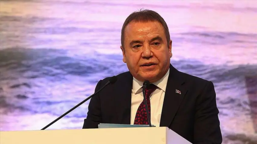 Muhittin Böcek hastaneye kaldırıldı haberinin görseli