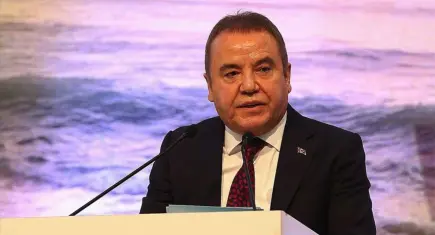 Muhittin Böcek hastaneye kaldırıldı