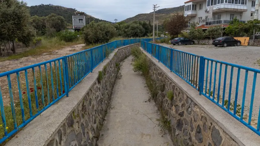 Yeni Foça’da tarihi dere yatağı güçlendiriliyor haberinin görseli