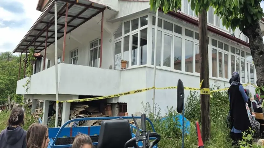 Evde bıçaklanmış halde ölü bulundu haberinin görseli