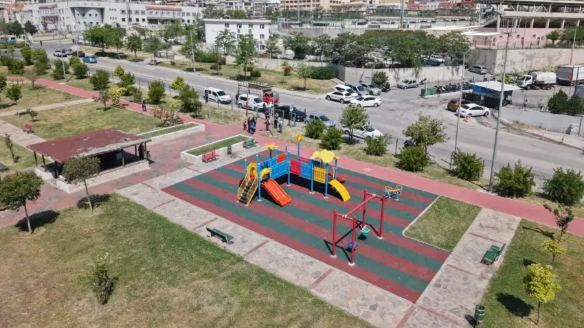 Karşıyaka’da parklar yenileniyor haberinin görseli