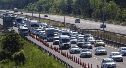 Yollarda bayram tatili dönüşü yoğunluğu: İstanbul istikametinde trafik durma noktasında