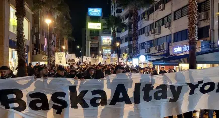 Altay taraftarı Ahmet Nur Çebi'yi bekliyor