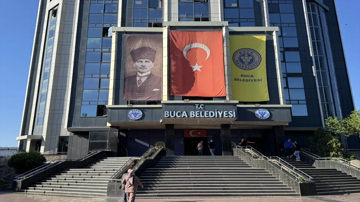 Buca Belediyesi'ne operasyon görseli